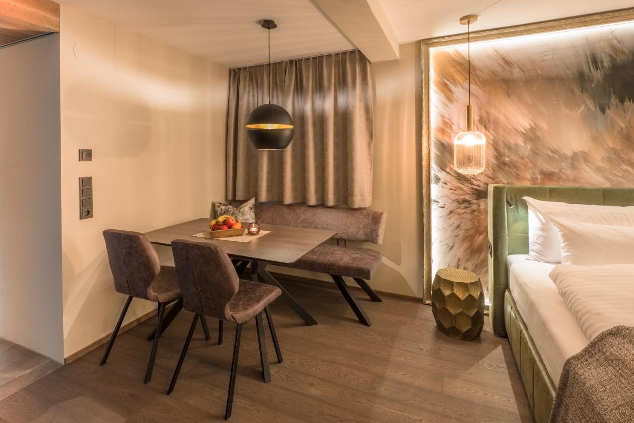 Vier Studios & Restaurant Längenfeld Buitenkant foto